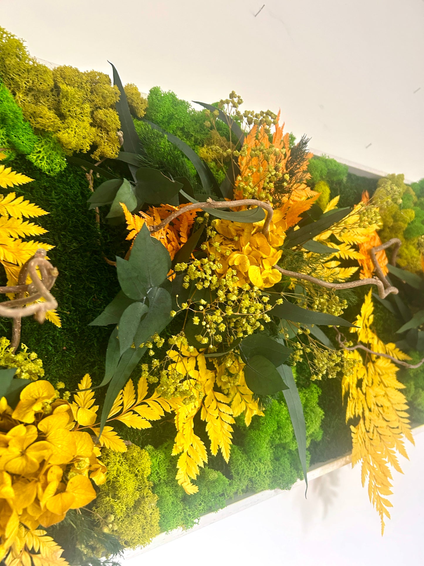 cadre mural eucalyptus et fleurs vertes et jaunes