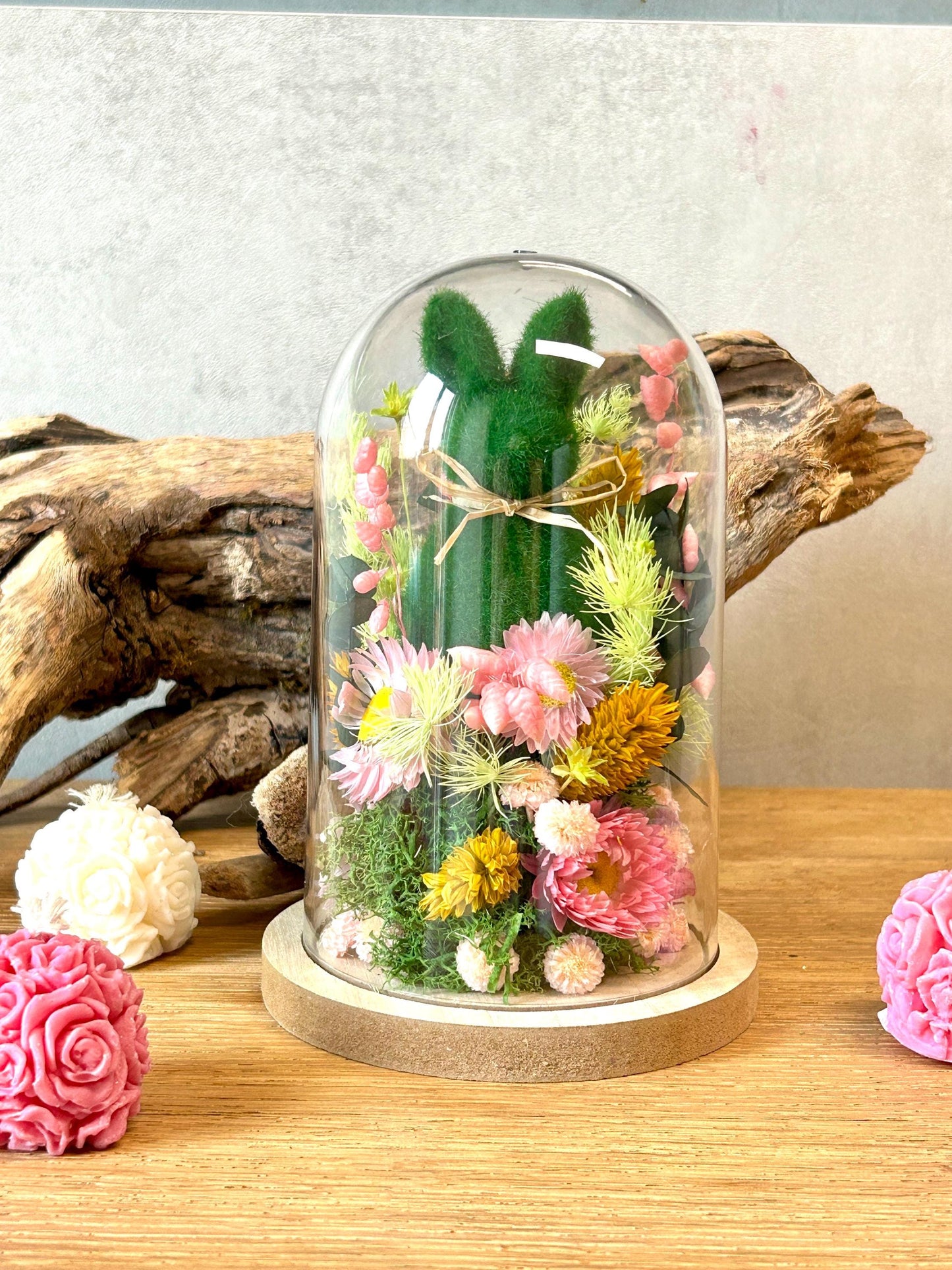 Composition florale sous cloche « Lapin au Jardin »