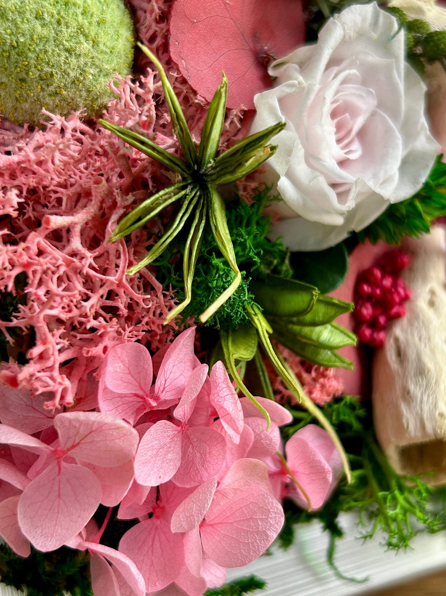 Cadre floral stabilisé “Aveline”