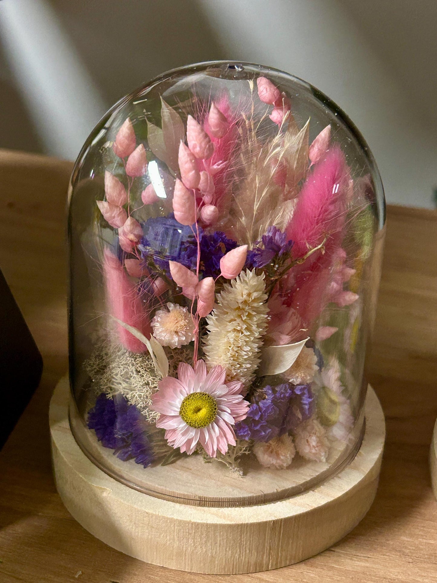 Cloche de fleurs séchées “Flamant rose”