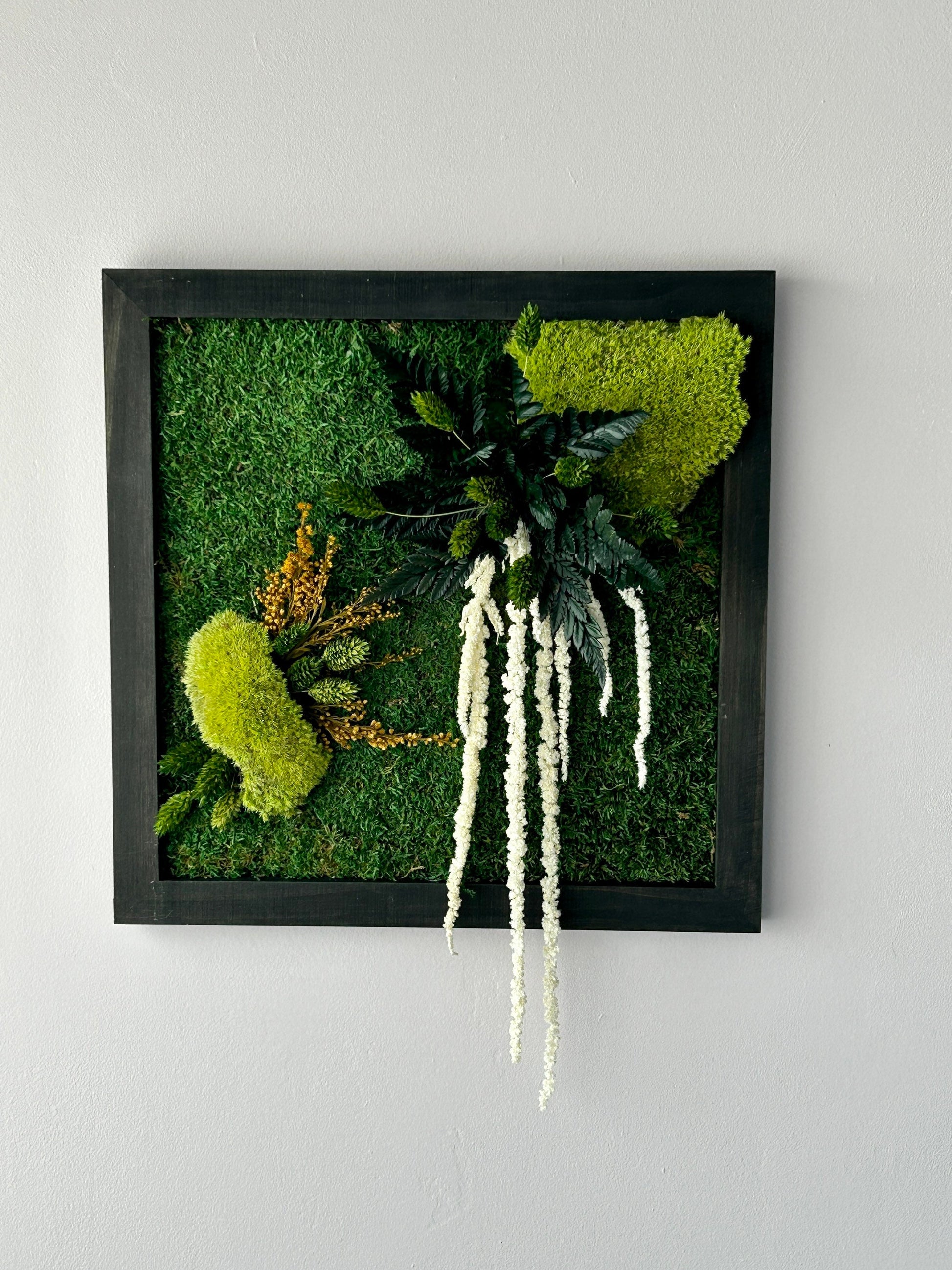 Cadre végétal stabilisé carré avec mousse et feuillage