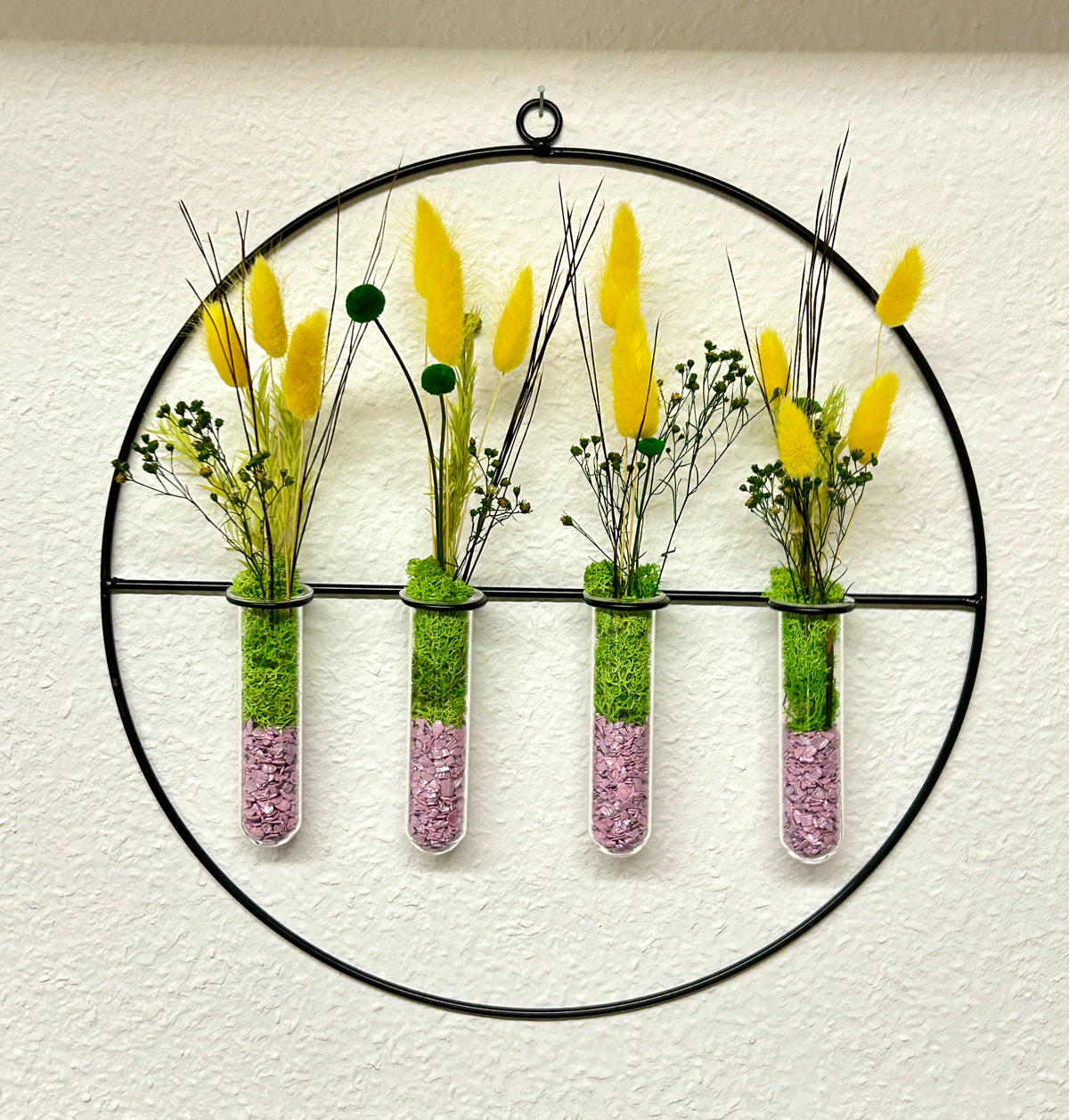 Couronne murale florale 35 cm avec éprouvettes en verre