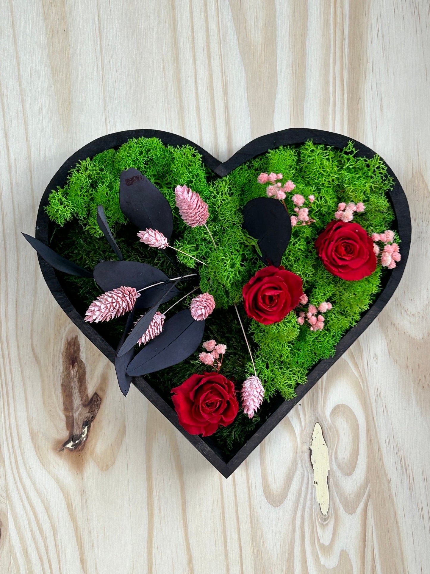 Cadre cœur cadeau, idée cadeau pour une femme, idée cadeau pour Saint-Valentin, cadeau forme cœur, tableau végétal avec rose rouge, cadre végétal stabiliser