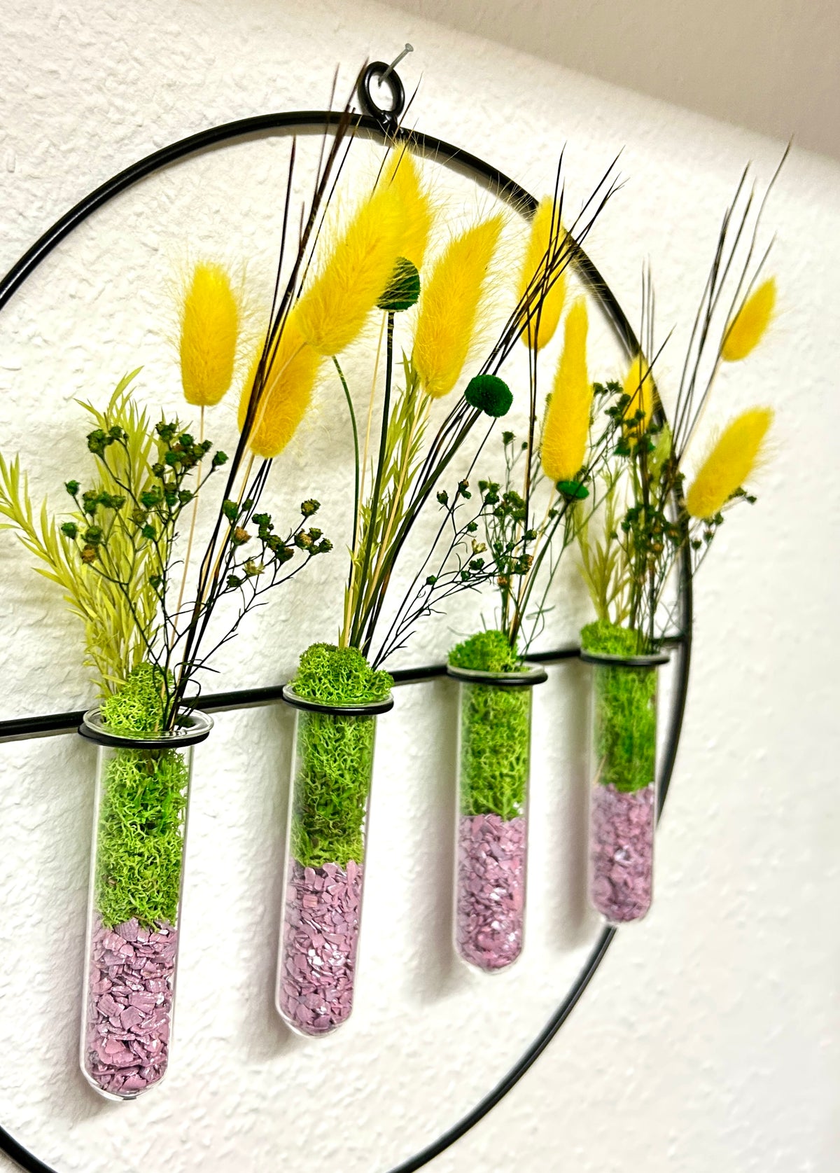 Couronne murale florale 35 cm avec éprouvettes en verre