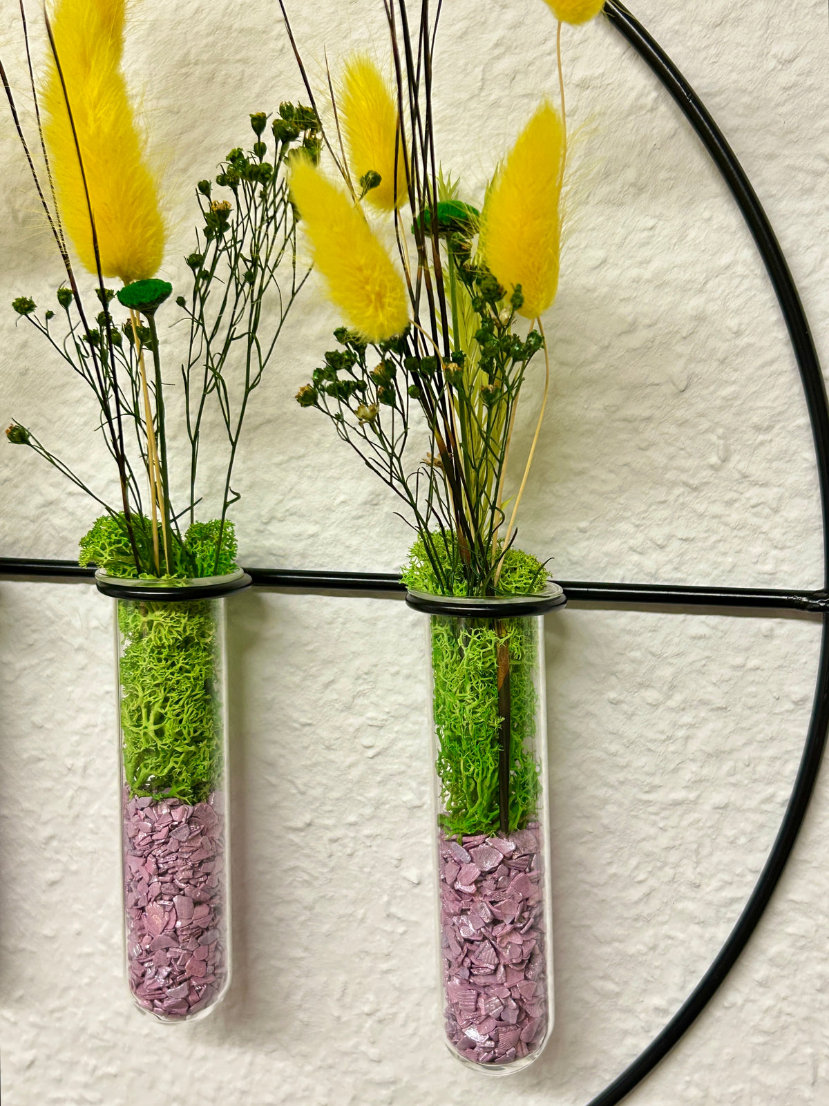 Couronne murale florale 35 cm avec éprouvettes en verre