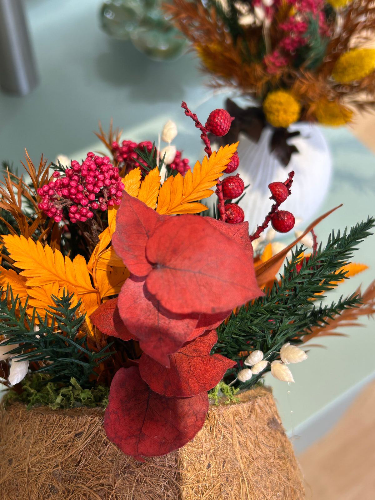 Composition florale stabilisée « Garance ». Centre de table.