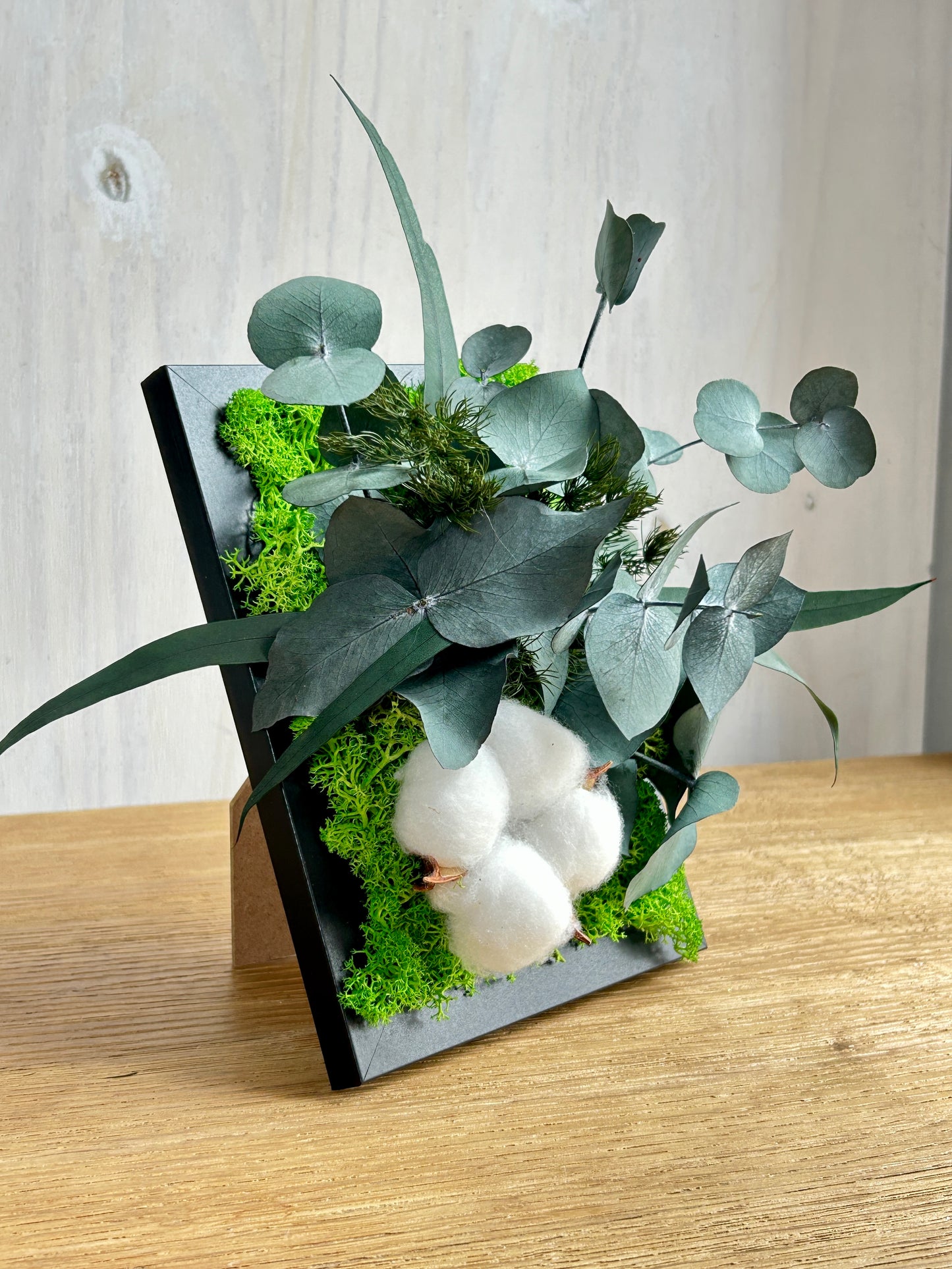 Cadre végétal stabilisé avec fleurs blanches, eucalyptus stabilisé, décoration, murale Verdura Diamond 