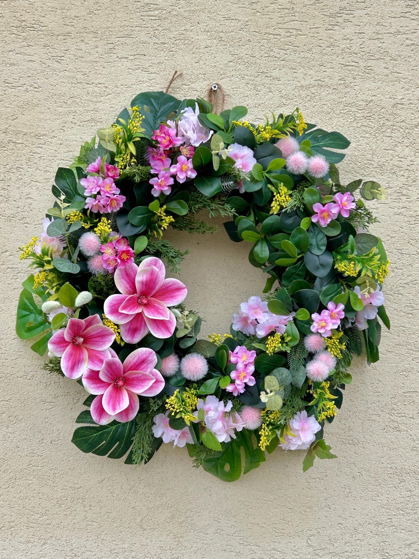 Couronne de printemps XXL composée de plantes et de fleurs artificielles. Couronne de porte quatre saisons